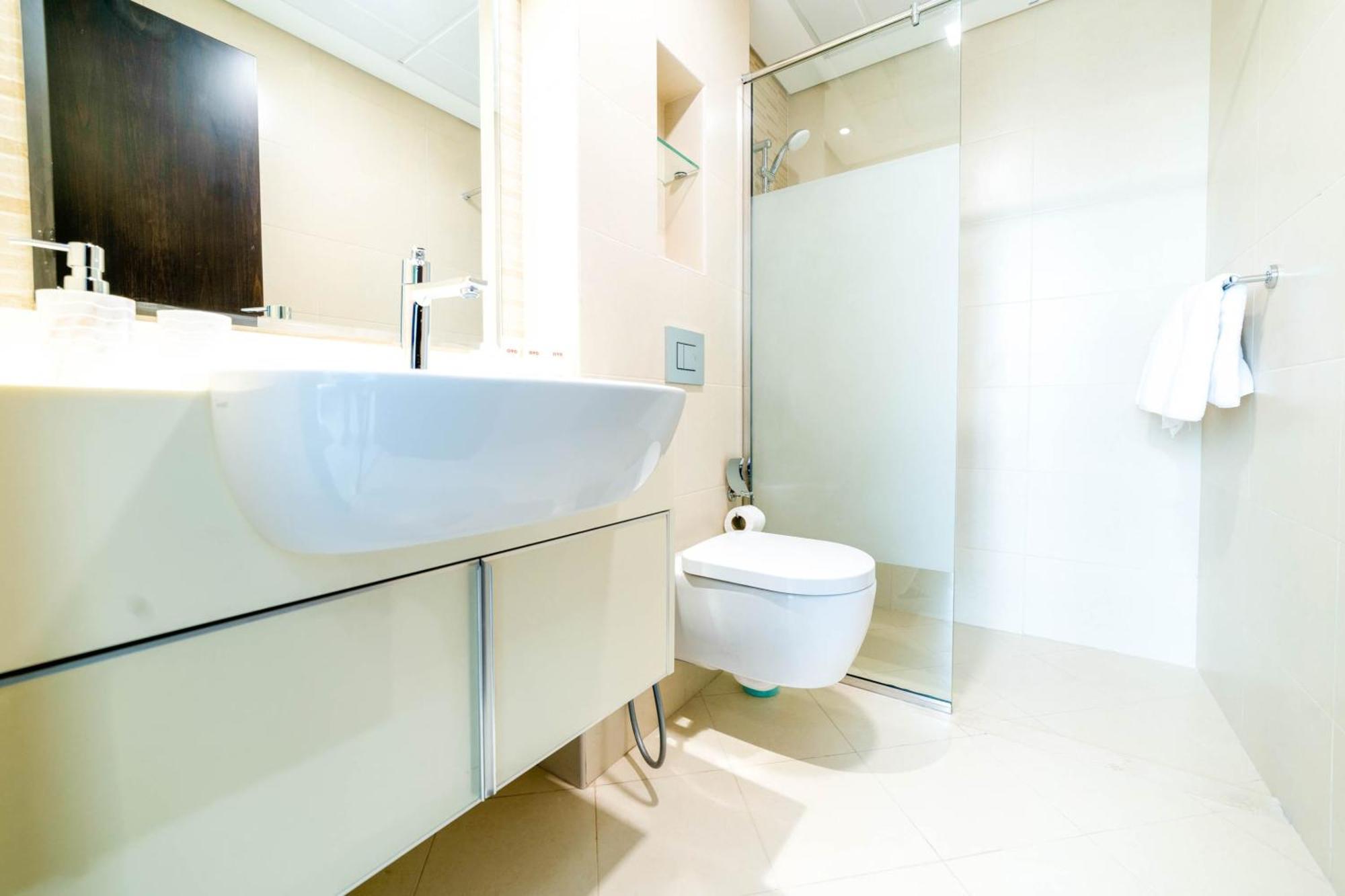 Oyo 589 Najma Tower, Two Bedrooms Apartments, Sports City Dubai Bagian luar foto